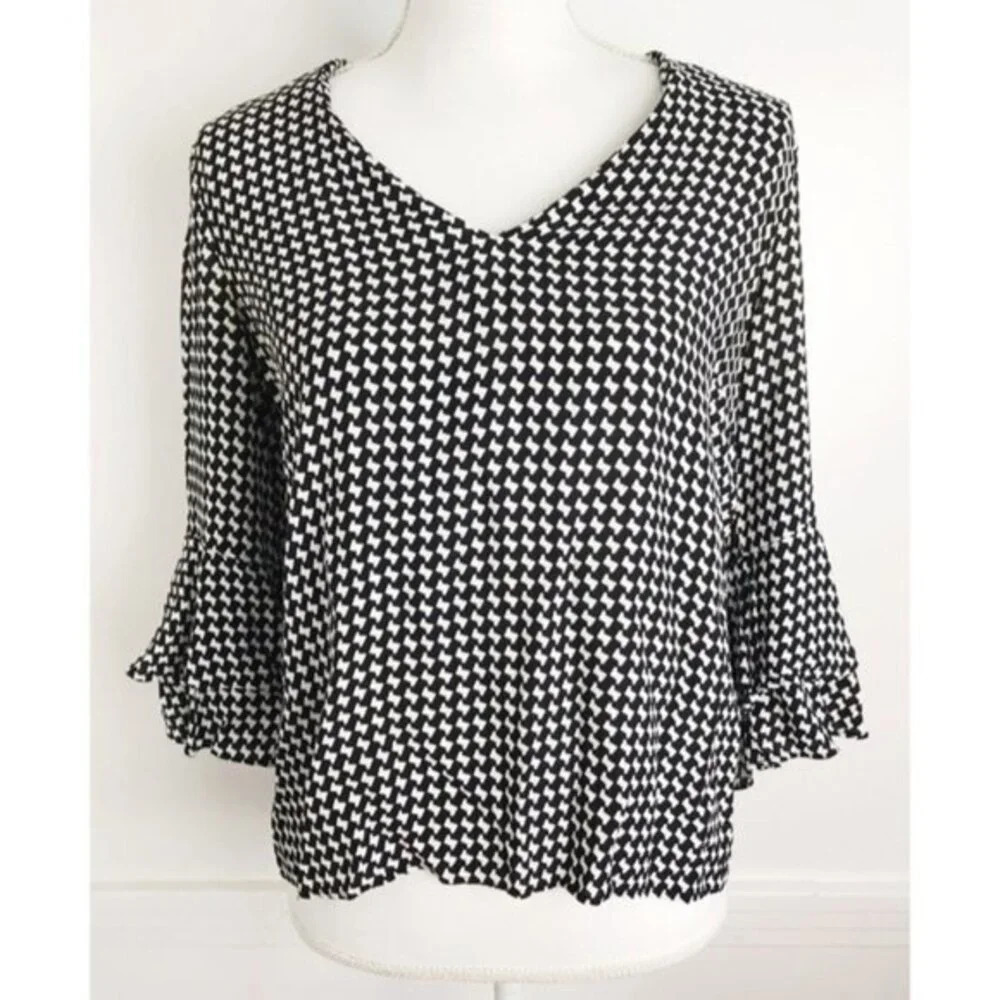Zara • Black White Pattern Bell Sleeve Blo…